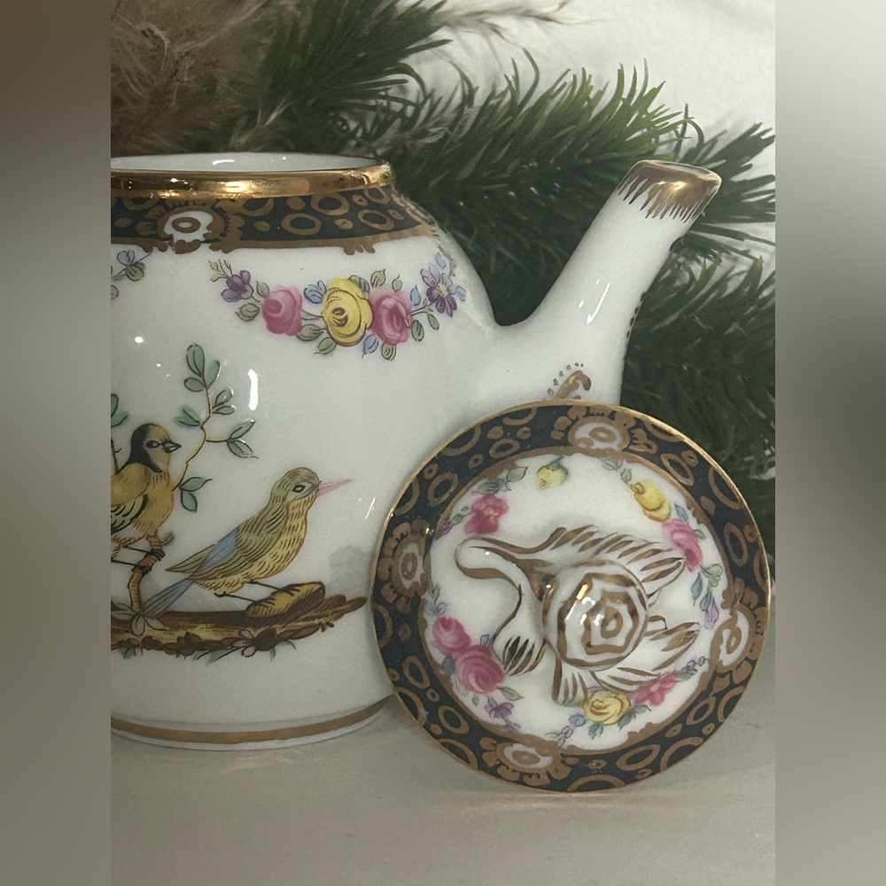Vintage Franklin Mint Tournay Mini Teapot - Picture 6 of 9